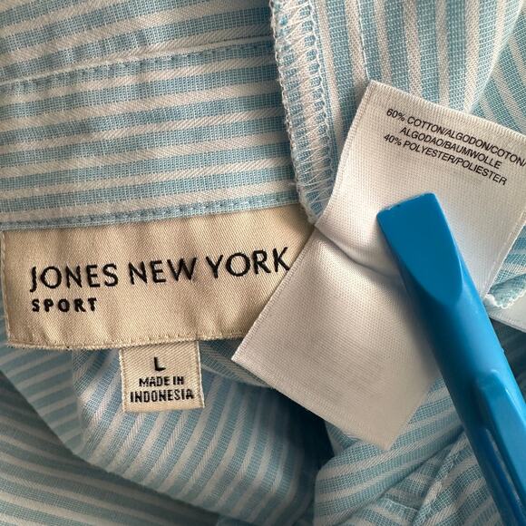 Jones New York Button Down Shirt Large Blue White Stripe Beachy Preppy Coastal - Picture 7 of 8